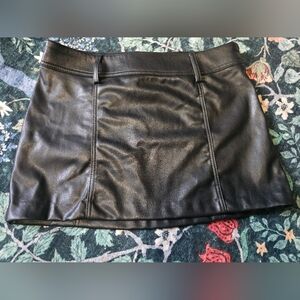 NWT Black Faux Leather Mini Skirt Sz 8